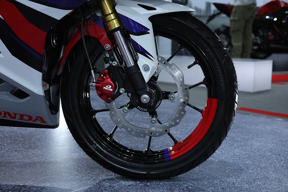 Ban depan Honda CBR150R Ban depan Honda CBR150R