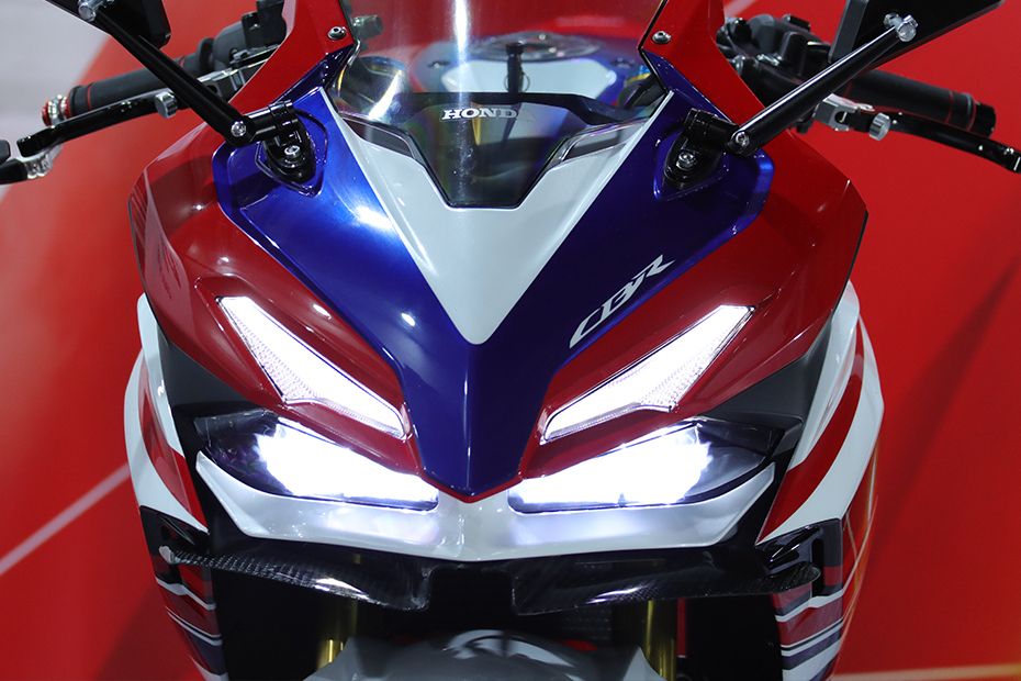 Lampu depan Honda CBR150R Lampu depan Honda CBR150R
