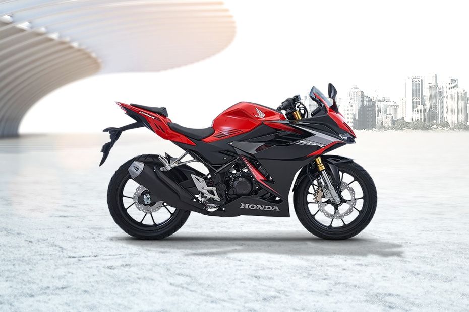 Samping kanan Honda CBR150R Samping kanan Honda CBR150R
