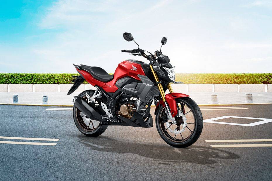 Honda CB150R Streetfire Tampak belakang serong