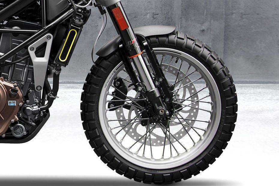 Ban depan Husqvarna Svartpilen 401 Ban depan Husqvarna Svartpilen 401