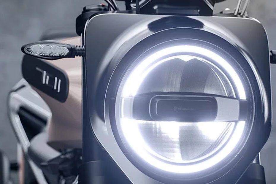 Husqvarna Svartpilen 701 Head Light View Husqvarna Svartpilen 701 Head Light View