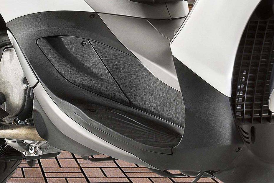 Piaggio Beverly Foot Rest View