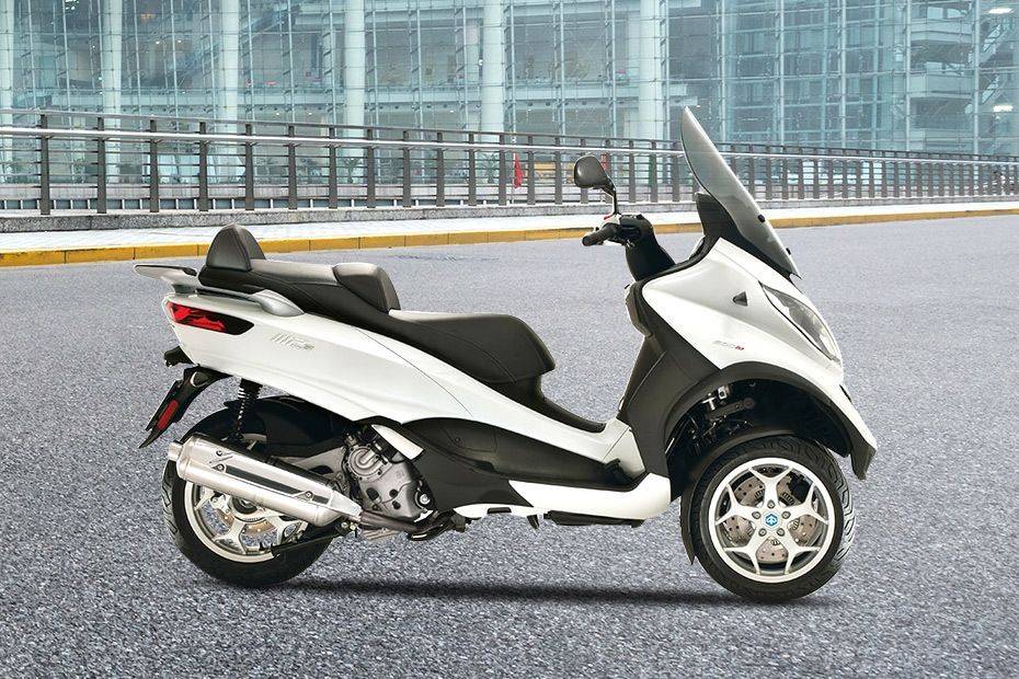 Motor Piaggio MP3 Business di Indonesia