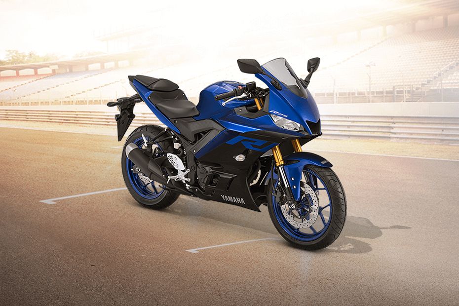 Yamaha YZF R25 Slant Rear View Full Image Yamaha YZF R25 Slant Rear View Full Image