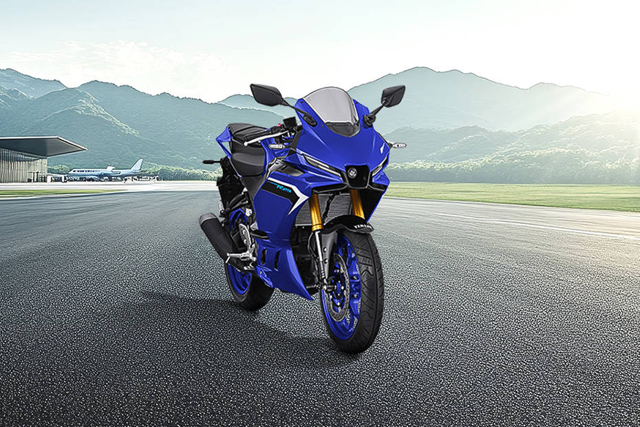 Yamaha YZF R25 Slant Upfront View Yamaha YZF R25 Slant Upfront View