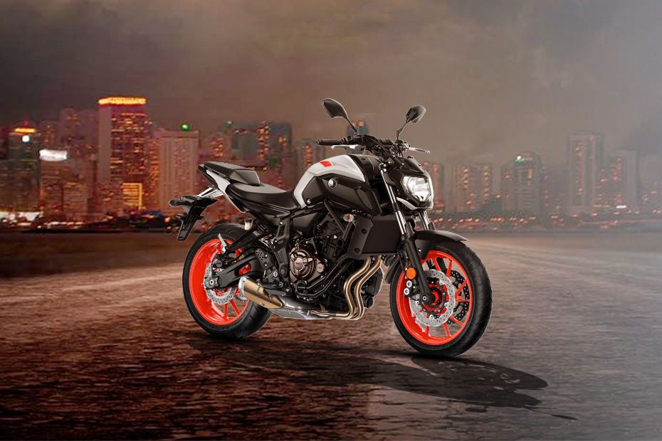 Tampak belakang serong Yamaha MT07 Tampak belakang serong Yamaha MT07
