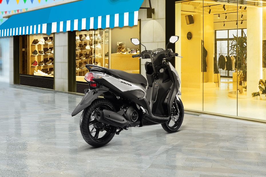 Tampak belakang Yamaha Gear 125 Tampak belakang Yamaha Gear 125