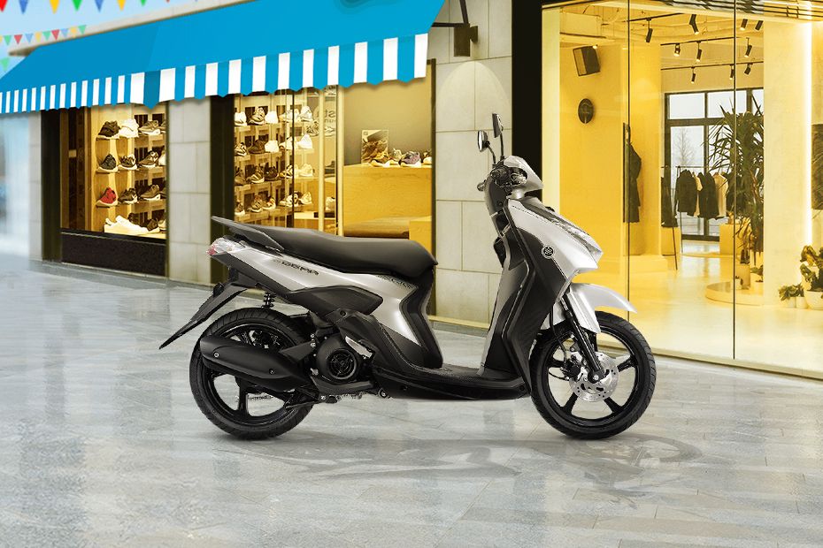 Samping kanan Yamaha Gear 125 Samping kanan Yamaha Gear 125