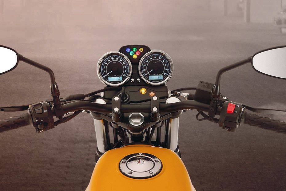 Moto Guzzi V7 II Stone Handle Bar View Moto Guzzi V7 II Stone Handle Bar View
