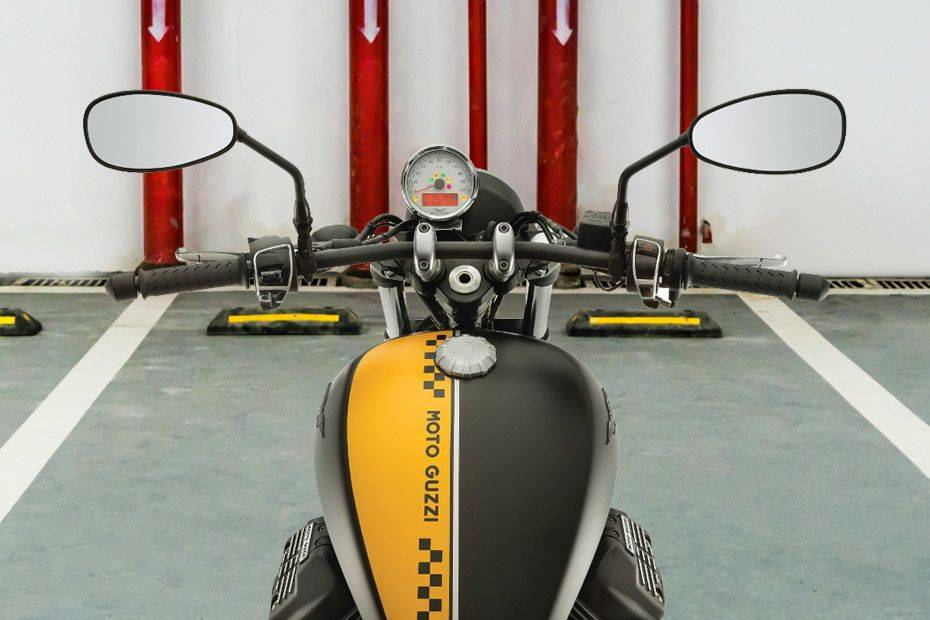 Moto Guzzi V9 Bobber Console View Moto Guzzi V9 Bobber Console View