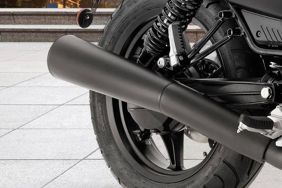 Moto Guzzi V7 III Exhaust View Moto Guzzi V7 III Exhaust View