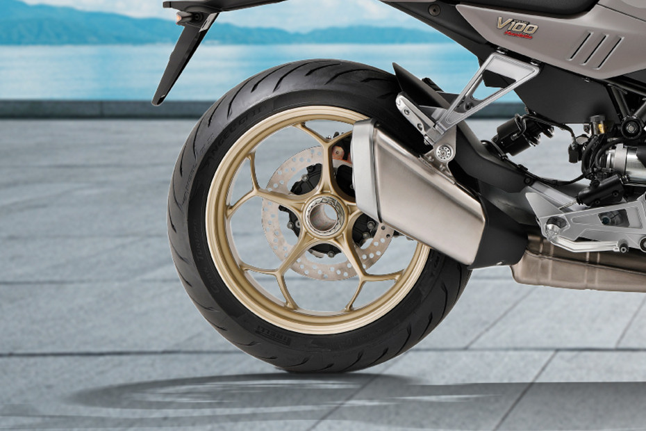 ban belakang Moto Guzzi V100 Mandello