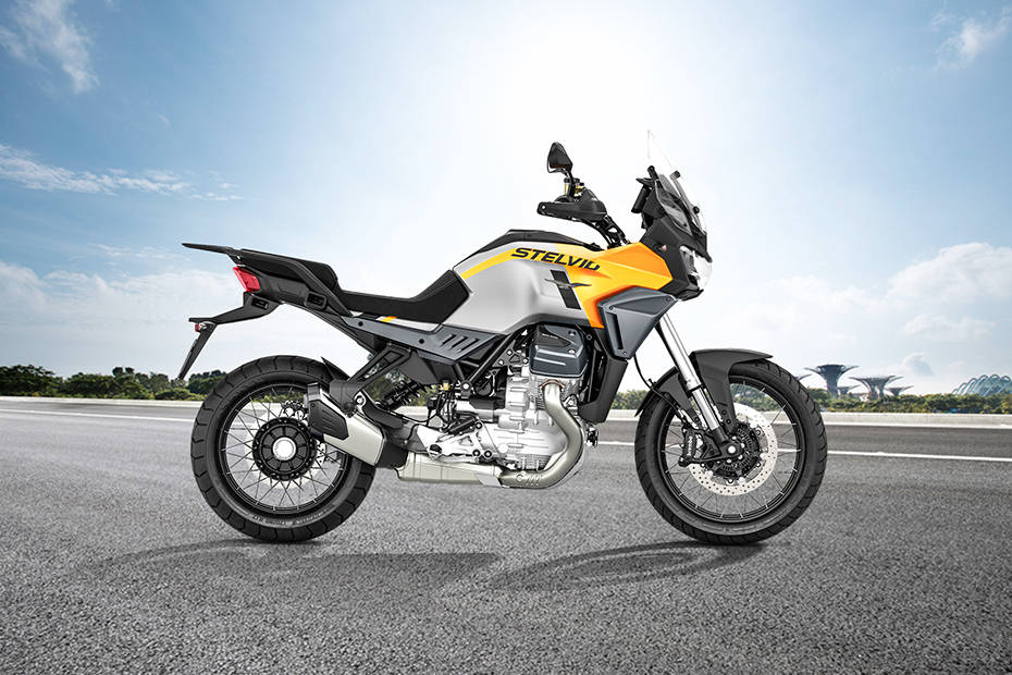 Samping kanan Moto Guzzi Stelvio Samping kanan Moto Guzzi Stelvio