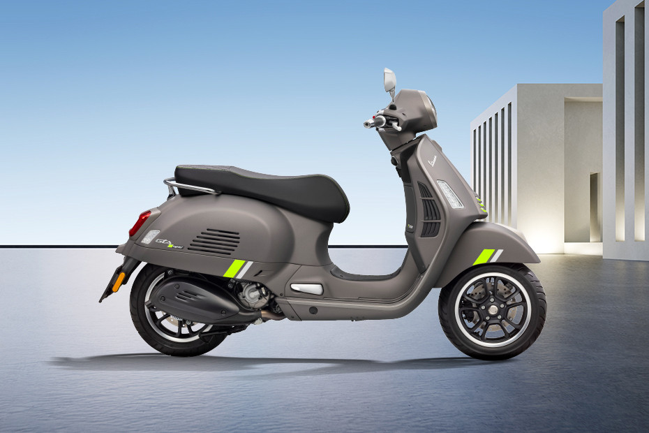 Samping kanan Vespa GTS 300 Super Tech