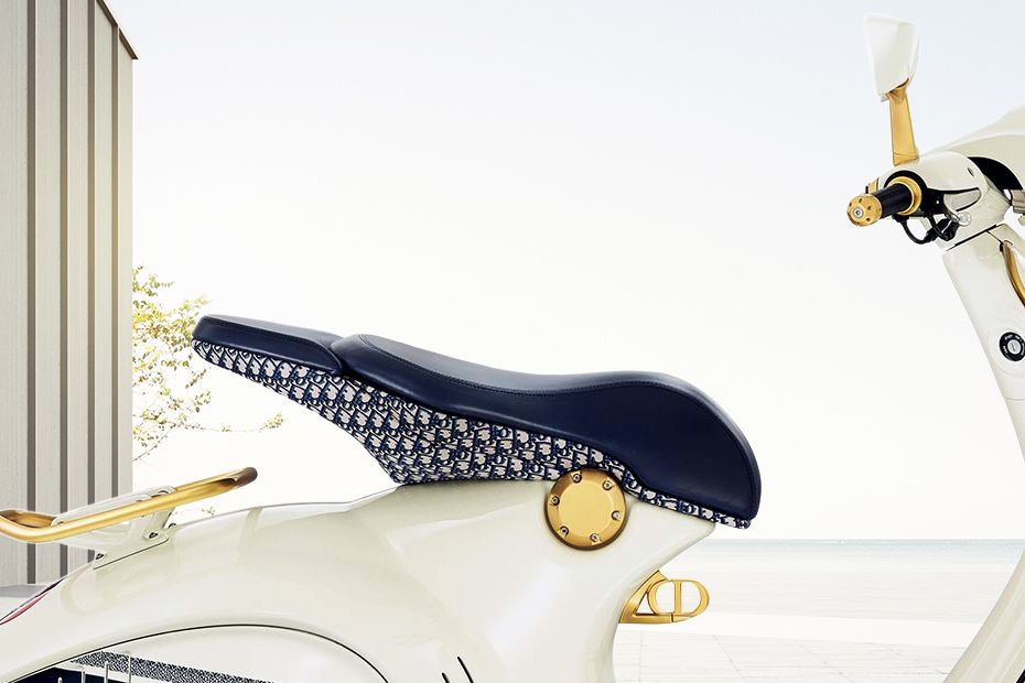 Vespa 946 Christian Dior Tembus Rp 1,35 Miliar Saat Dilelang,  Spesifikasinya Sih Biasa Saja, Apa yang Bikin Spesial? 