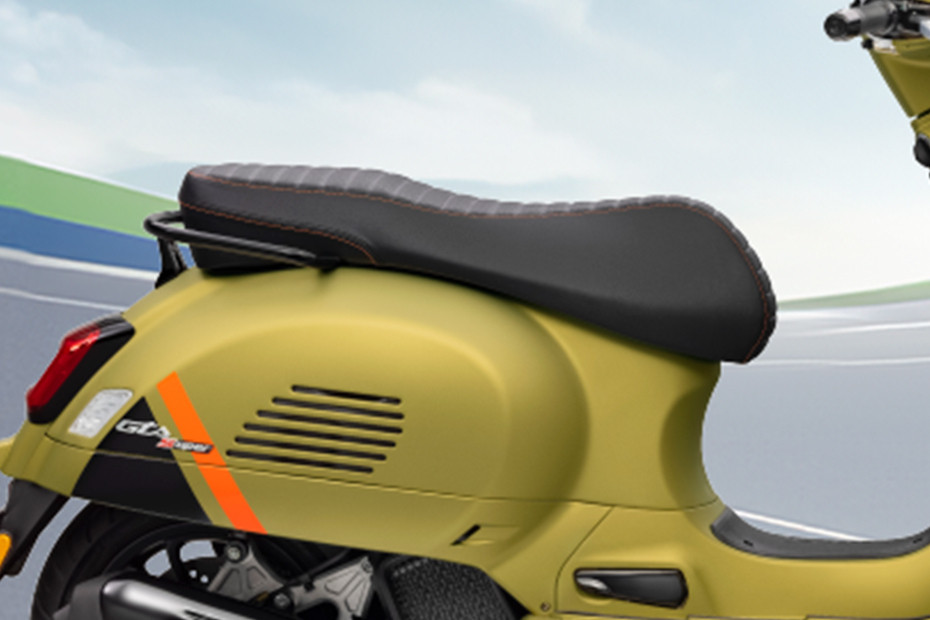 Vespa GTS Super Sport 150 Rider Seat View Vespa GTS Super Sport 150 Rider Seat View