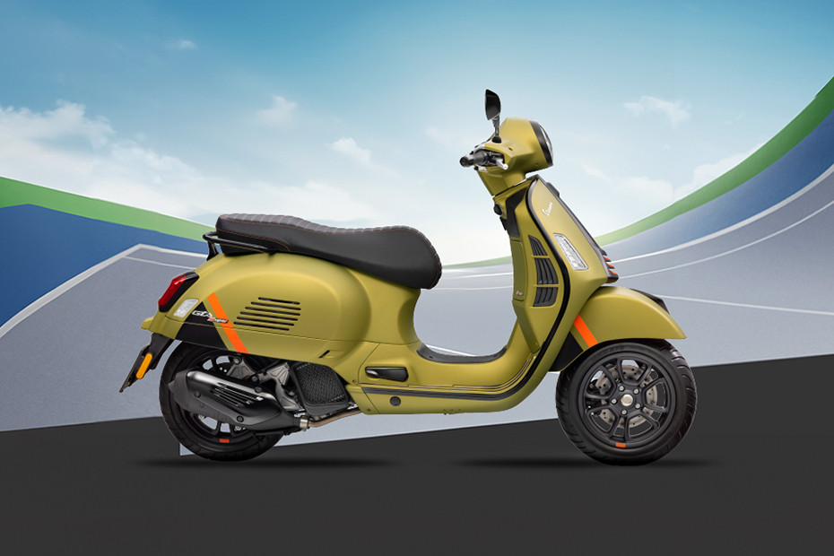 Vespa GTS Super Sport 150 Right Side Viewfull Image Vespa GTS Super Sport 150 Right Side Viewfull Image