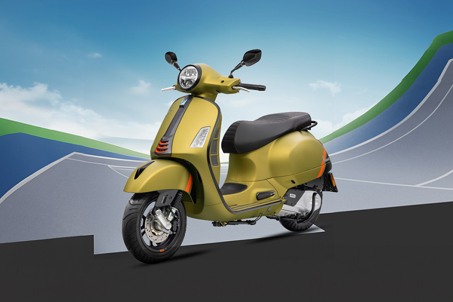 Vespa GTS Super Sport 150 Slant Front View Full Image Vespa GTS Super Sport 150 Slant Front View Full Image