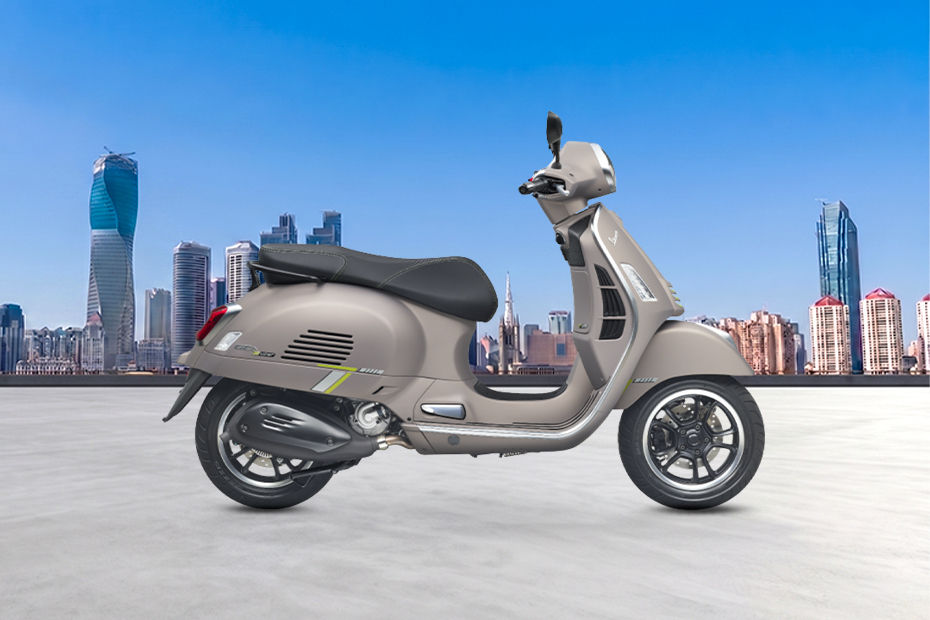 Samping kanan Vespa GTS Super Tech 250