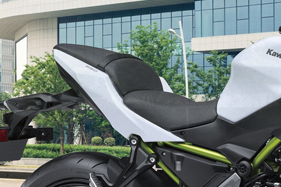 Kawasaki Z650 Rider Seat View Kawasaki Z650 Rider Seat View