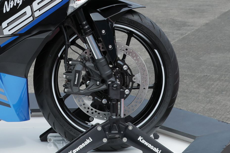 Kawasaki Ninja ZX-25R Front Tyre Kawasaki Ninja ZX-25R Front Tyre