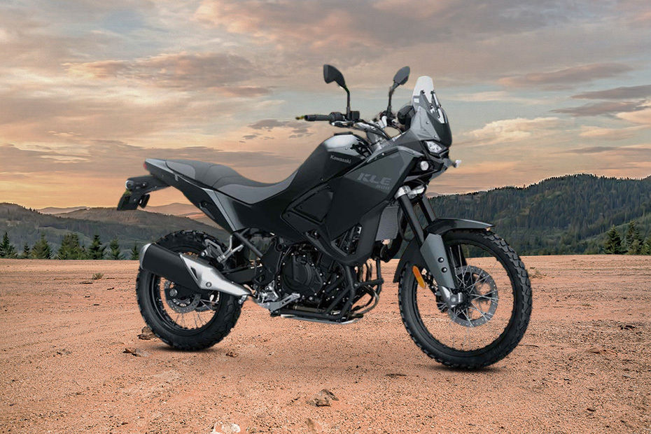 Kawasaki KLE500 Slant Rear View Full Image