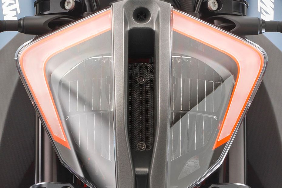 KTM 1290 Superduke Head Light View KTM 1290 Superduke Head Light View