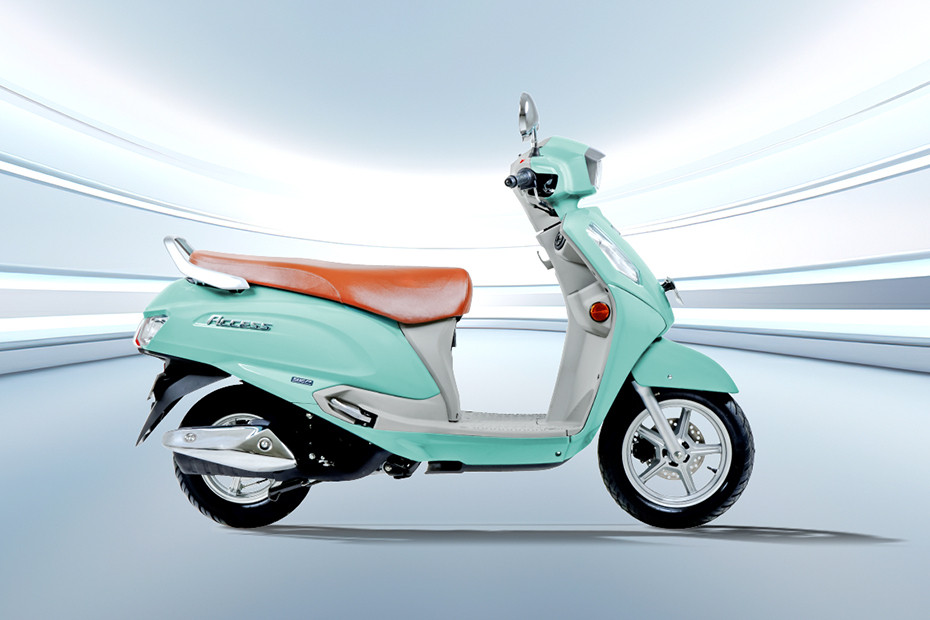 Samping kanan Suzuki Access 125