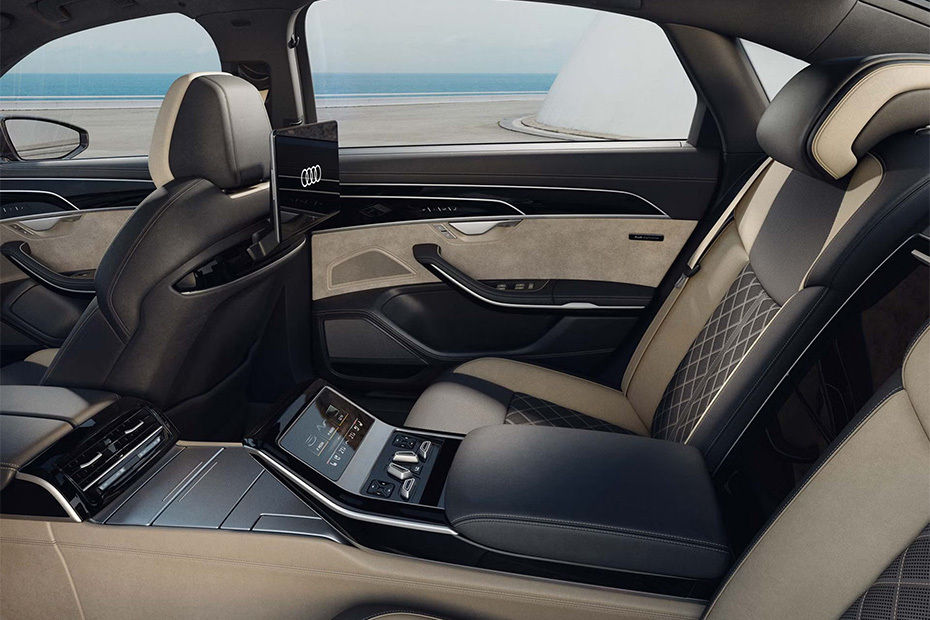 Kursi belakang Audi A8 L