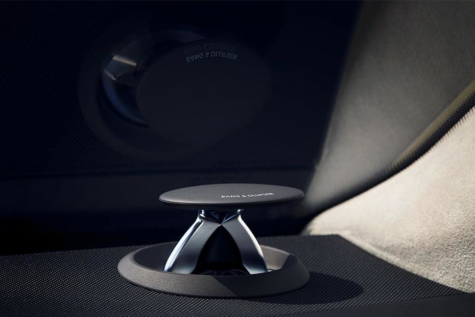 Audi A8 L Speakers View