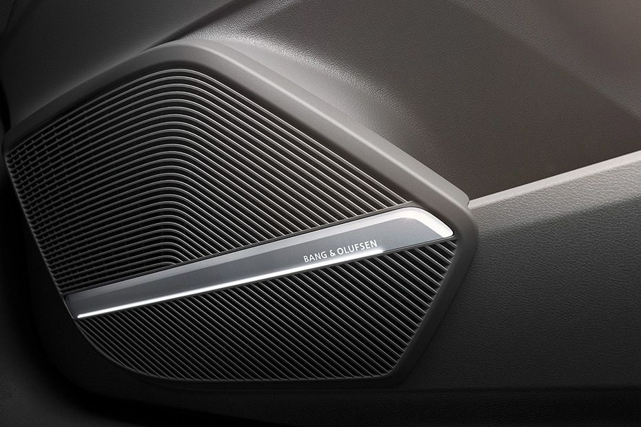 Speakers View of Audi Q5 Speakers View of Audi Q5