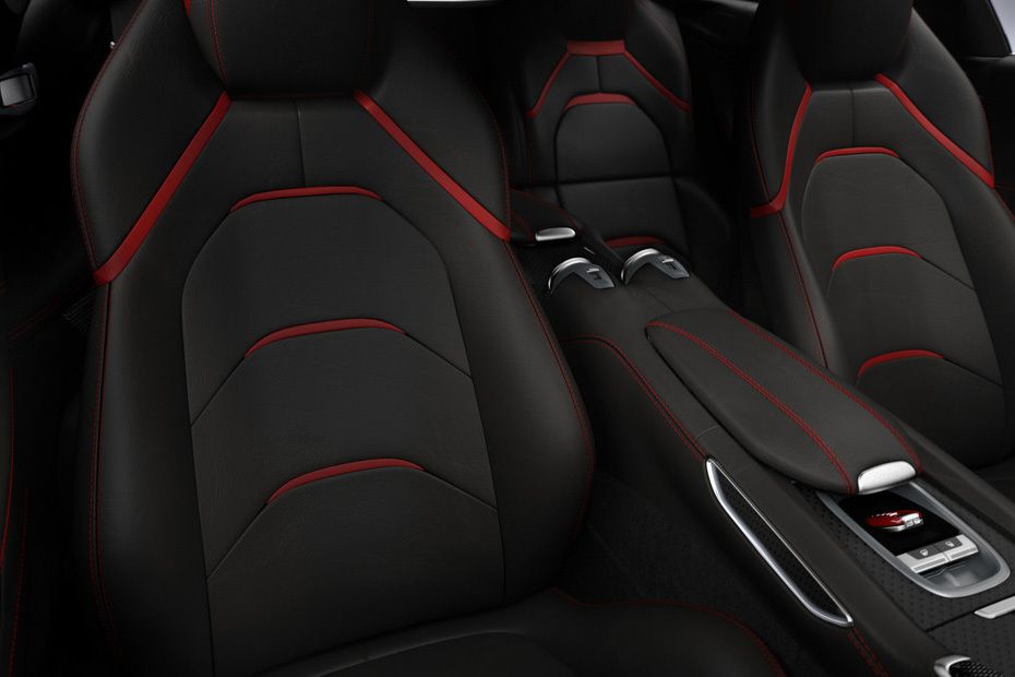 Kursi belakang Ferrari GTC4Lusso T