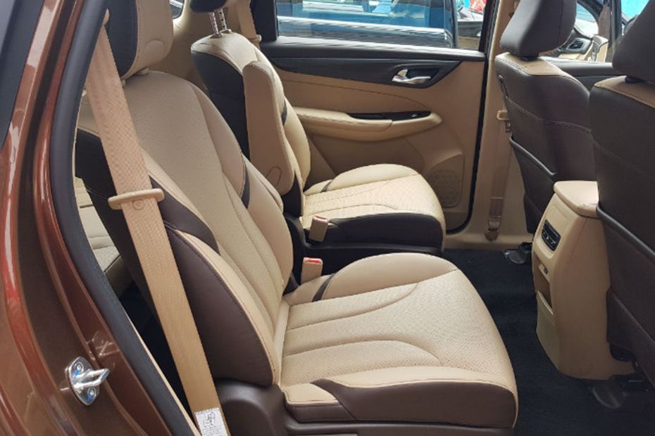 Kursi belakang Wuling Cortez Kursi belakang Wuling Cortez