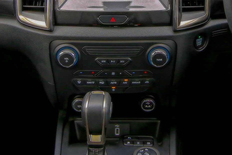 Front AC Controls of Ford Everest Front AC Controls of Ford Everest