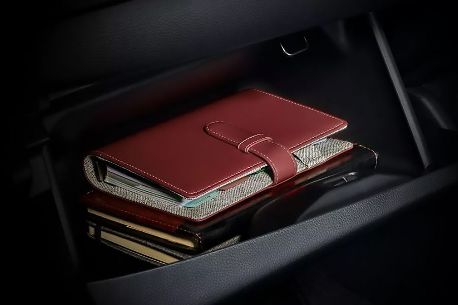 Glove box terbuka Honda WR-V