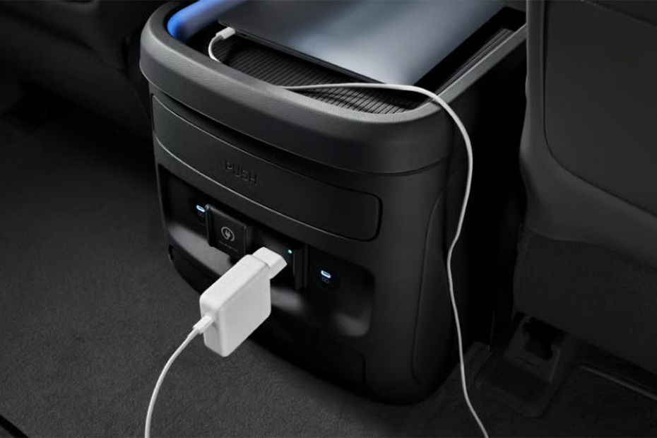 Power outlet Hyundai Staria 2026