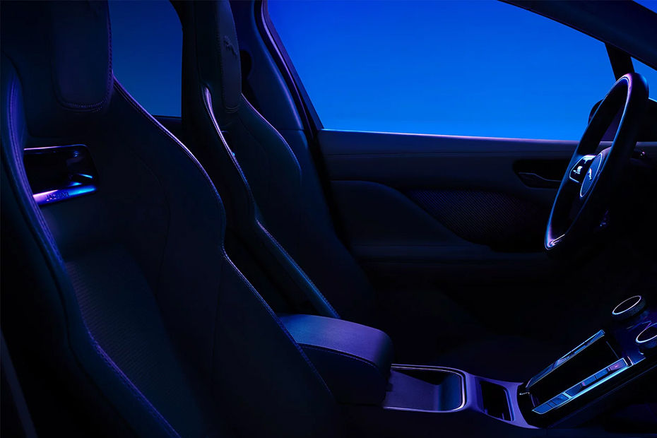 Kursi depan I-PACE
