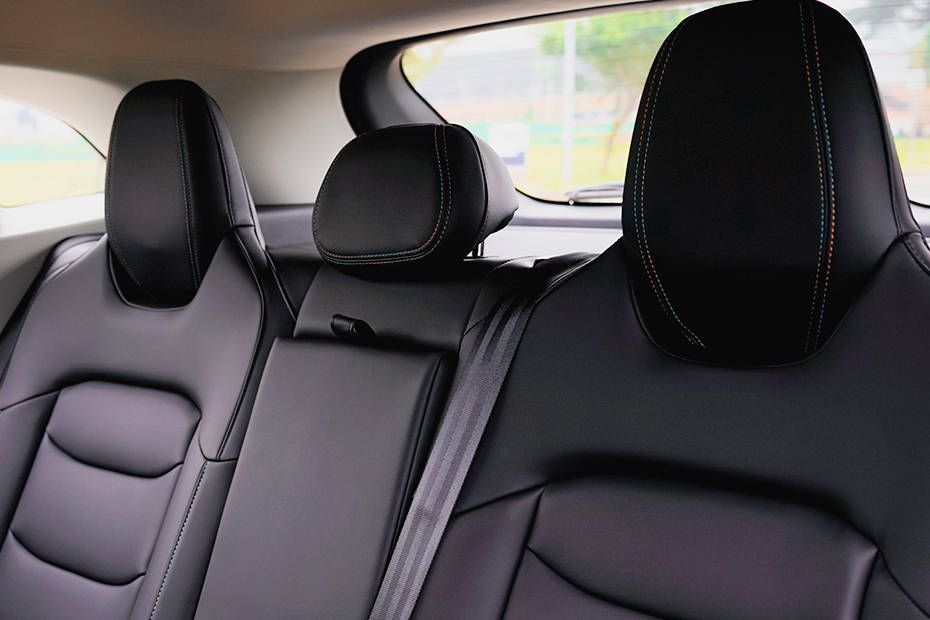 Headrest kursi belakang X55 II Headrest kursi belakang X55 II