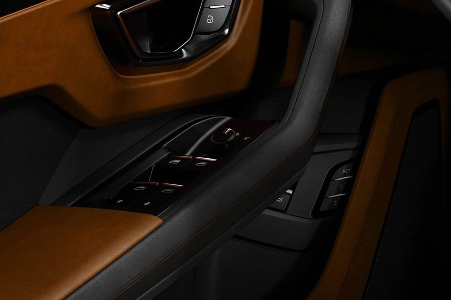 Lamborghini Urus 2023 Images - Check Interior & Exterior Photos | OtO