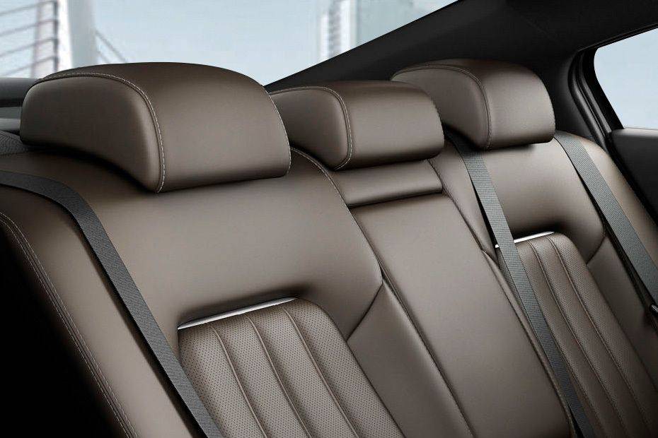Headrest kursi belakang 6 Sedan Headrest kursi belakang 6 Sedan