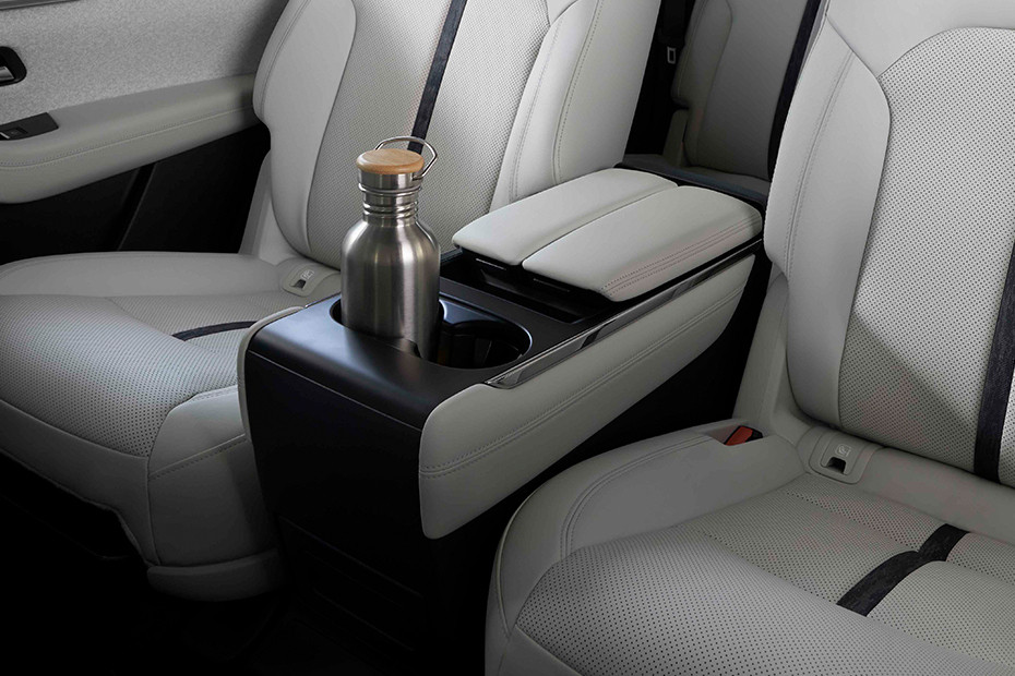 Mazda CX-80 Arm rest belakang Arm rest belakang CX-80