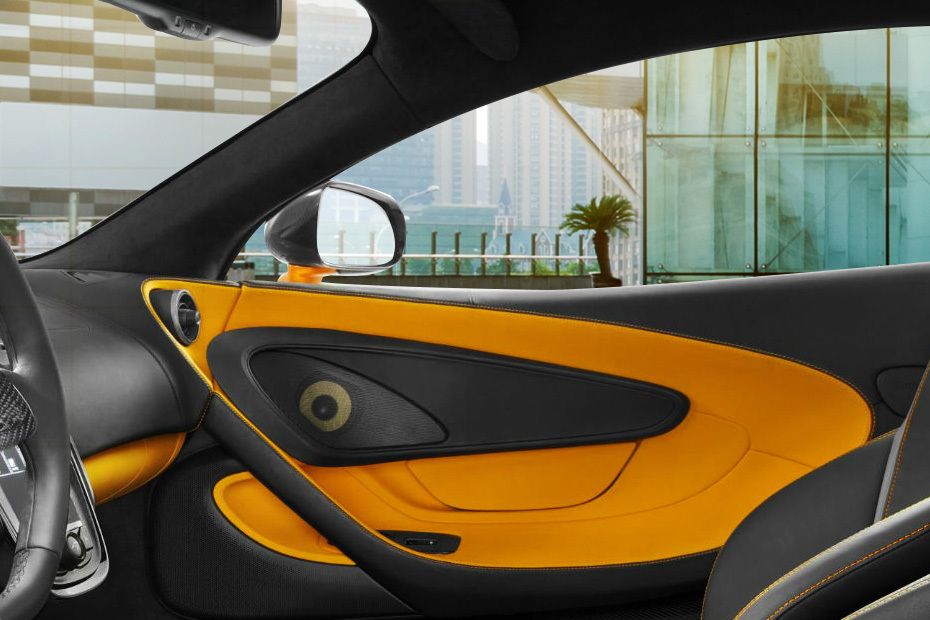 Mclaren 540C Tampak sisi penumpang Mclaren 540C Tampak sisi penumpang