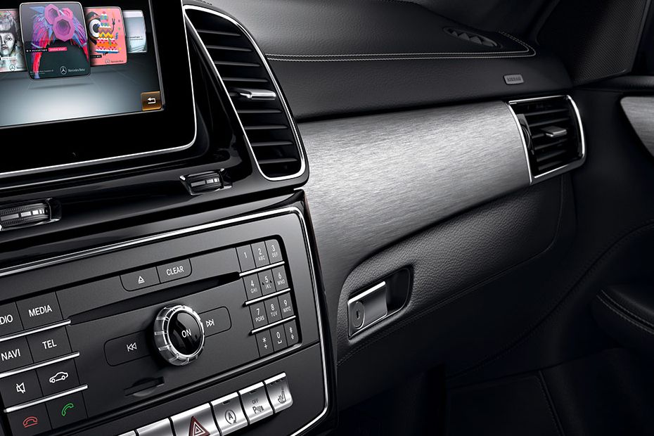 Ventilasi AC depan samping GLE-Class (2016-2018) Ventilasi AC depan samping GLE-Class (2016-2018)