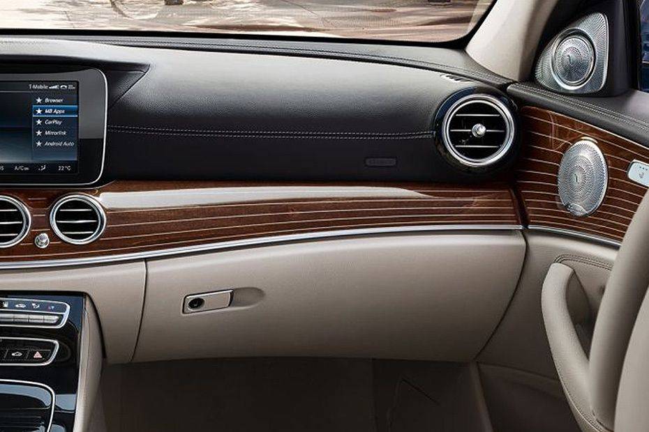 Ventilasi AC depan samping E-Class Ventilasi AC depan samping E-Class