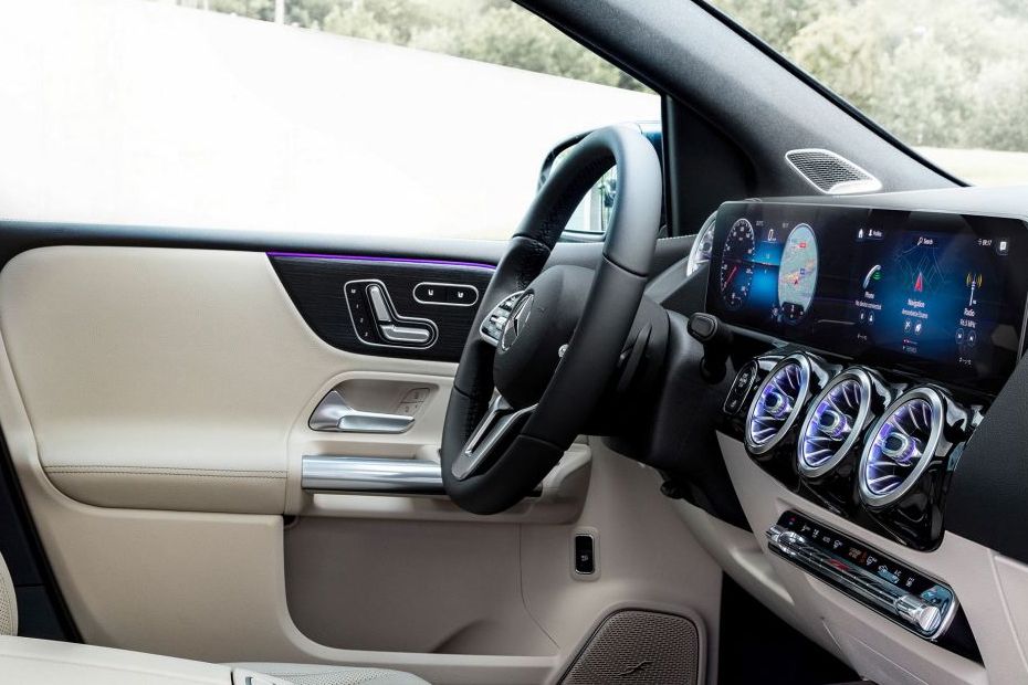 Mercedes Benz B-Class (2012-2018) Kursi depan Mercedes Benz B-Class (2012-2018) Kursi depan