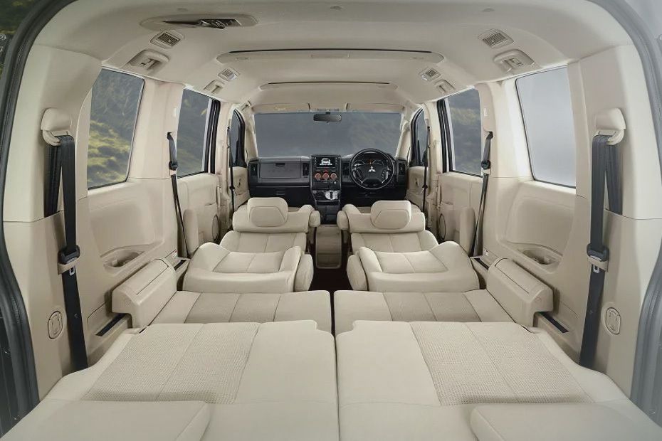 Gambar Mitsubishi Delica - Lihat Foto Interior & Eksterior | Oto