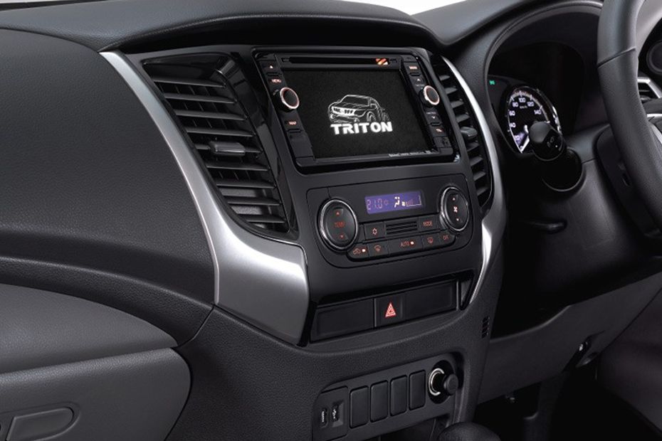 layar sentuh Triton (2012-2018) layar sentuh Triton (2012-2018)