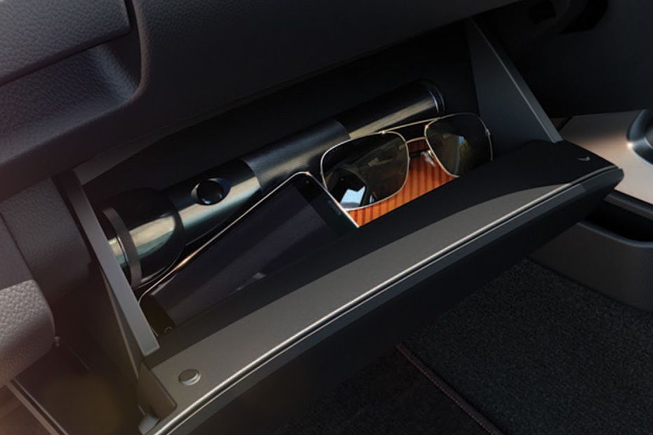 Glove box terbuka Nissan Navara Glove box terbuka Nissan Navara