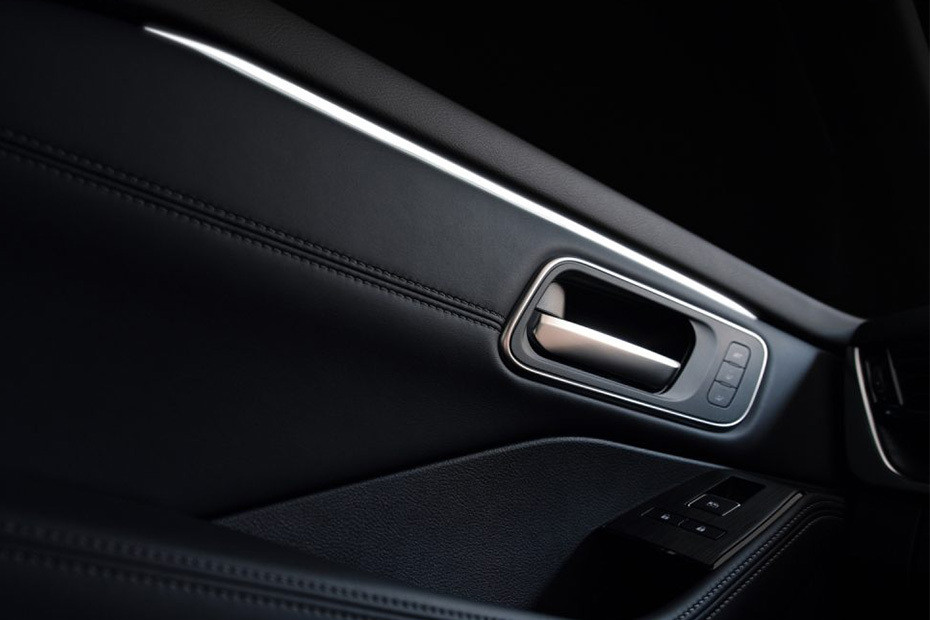 door handle interior of Nissan X-Trail e-Power